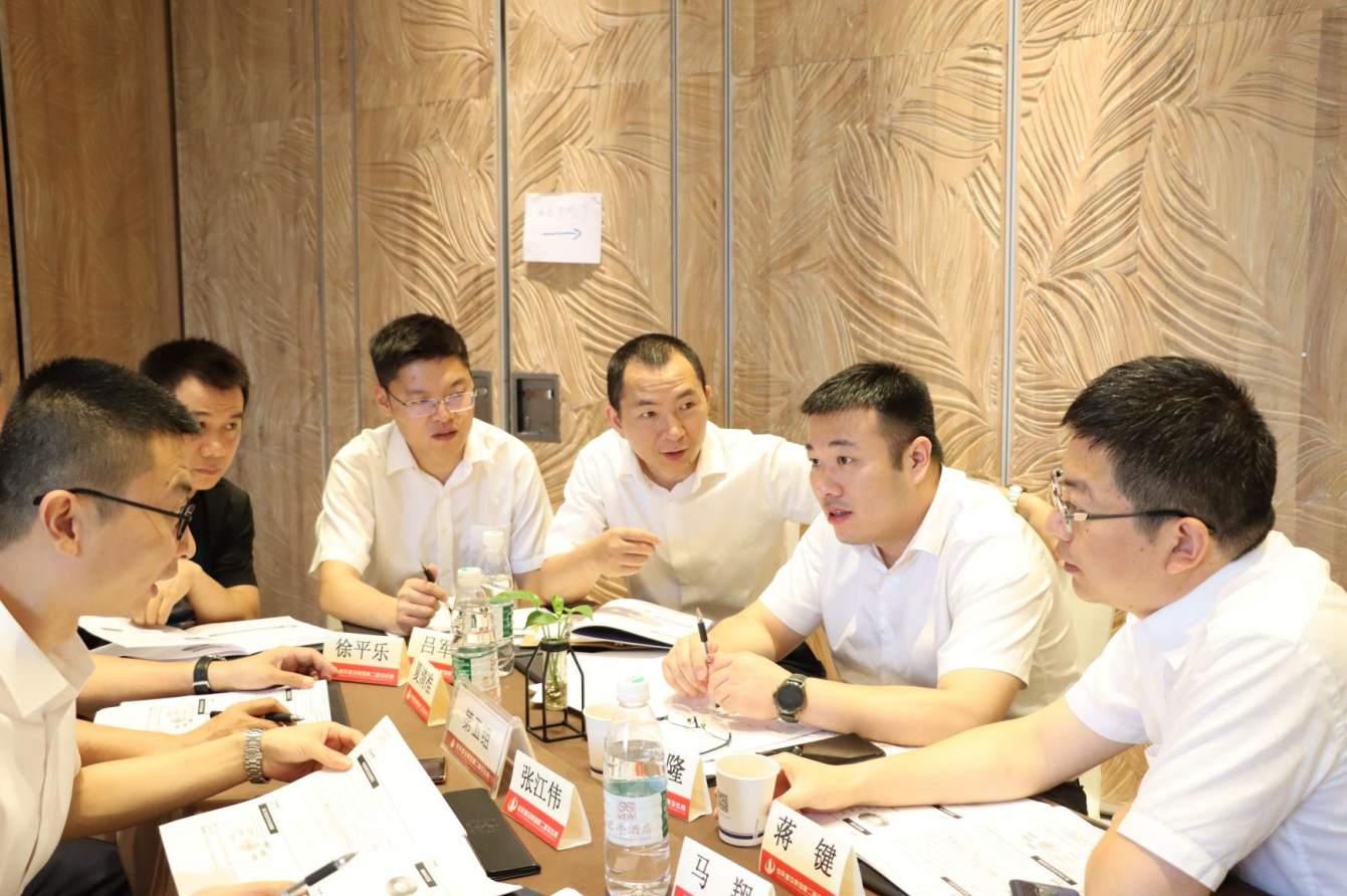 2021年6月25日-26日，BJL平台二建组织开展了2021年中高层主管执行力培训。本次培训特邀清华、北大、上海交大总裁班讲师，中国企业家协会特聘高级讲师许晋老师进行授课。